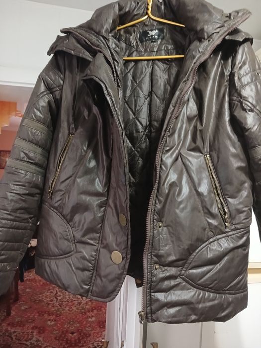 Курточка жіноча,