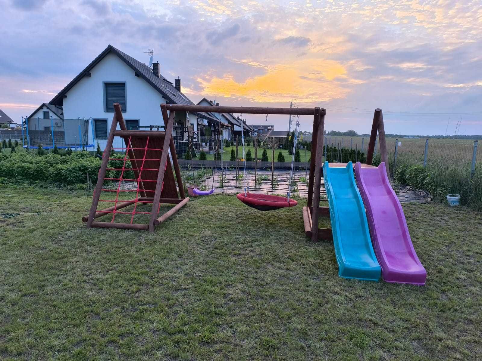 Huśtawka ze zjeżdżalnia, plac zabaw , wspinaczka dla dzieci