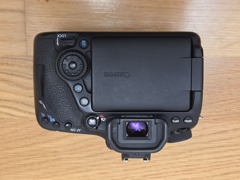 Фотокамера Canon 80d body