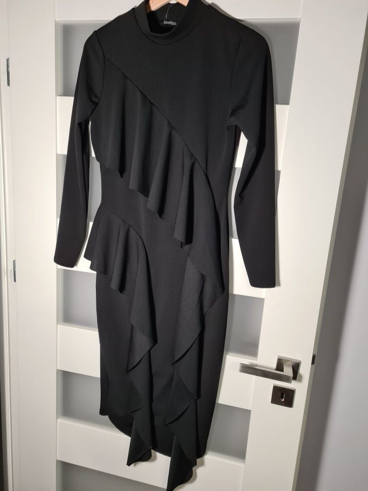 Sukienka Boohoo midi elegancka falbana długi rękaw