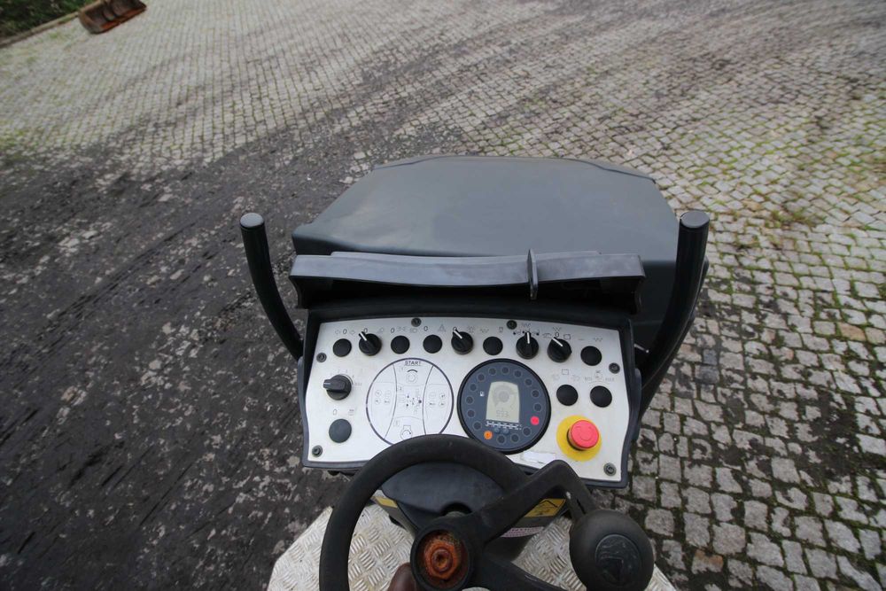 Cilindro Compactador Terra e Asfalto Bomag BW 100 AD 5