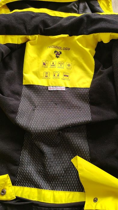 Лижна куртка яскрава