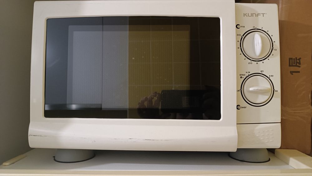 Frigorífico e microondas