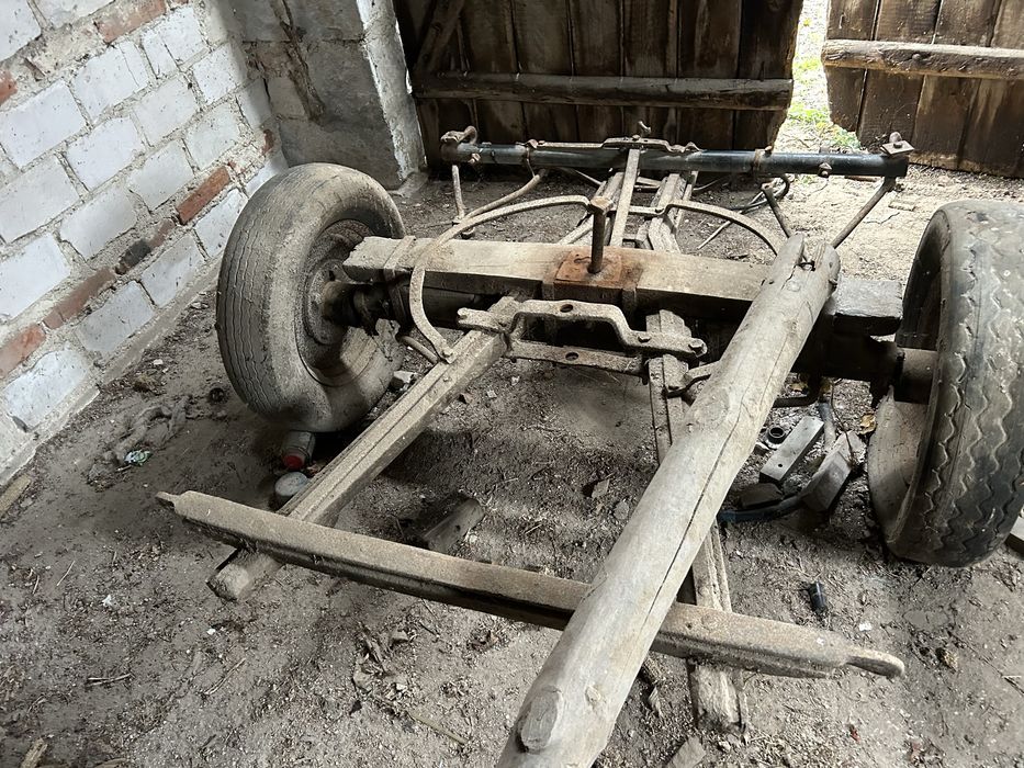 Sprzedam wóz czterokołowy.