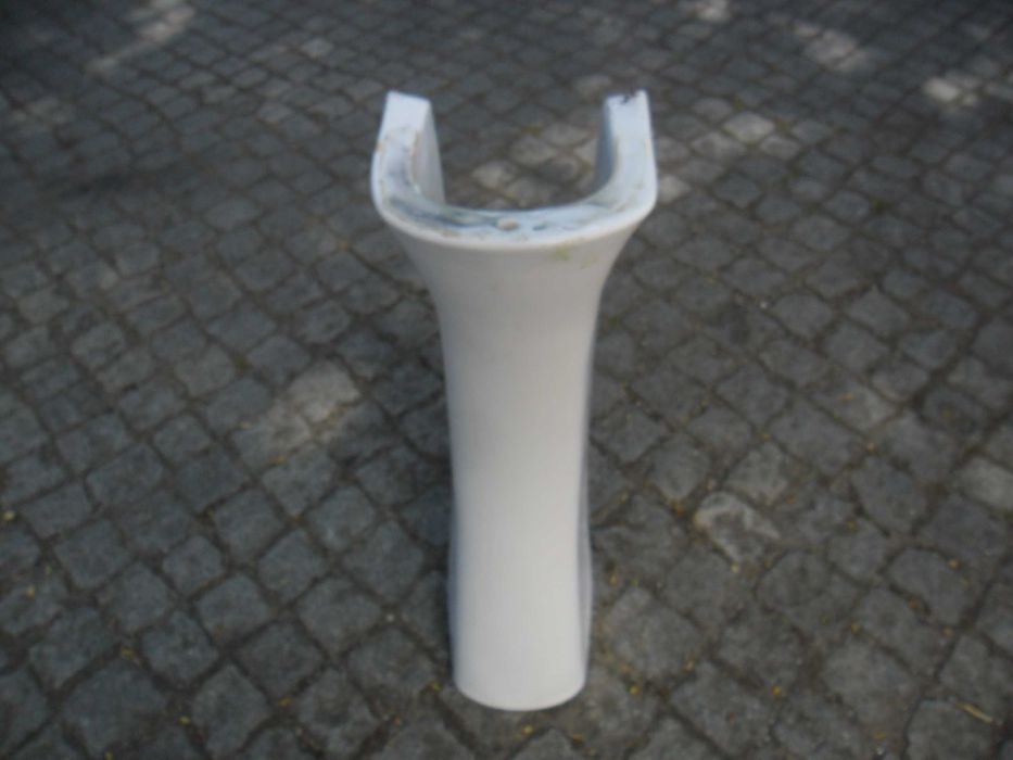 Podstawa -noga pod umywalkę wys.67cm