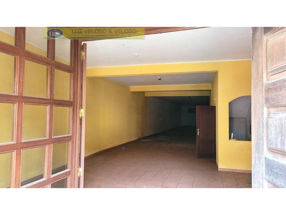 Prédio Urbano de R/C, 1º, 2º andares para Comércio em Cartaxo