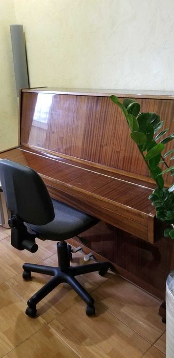 Продається піаніно