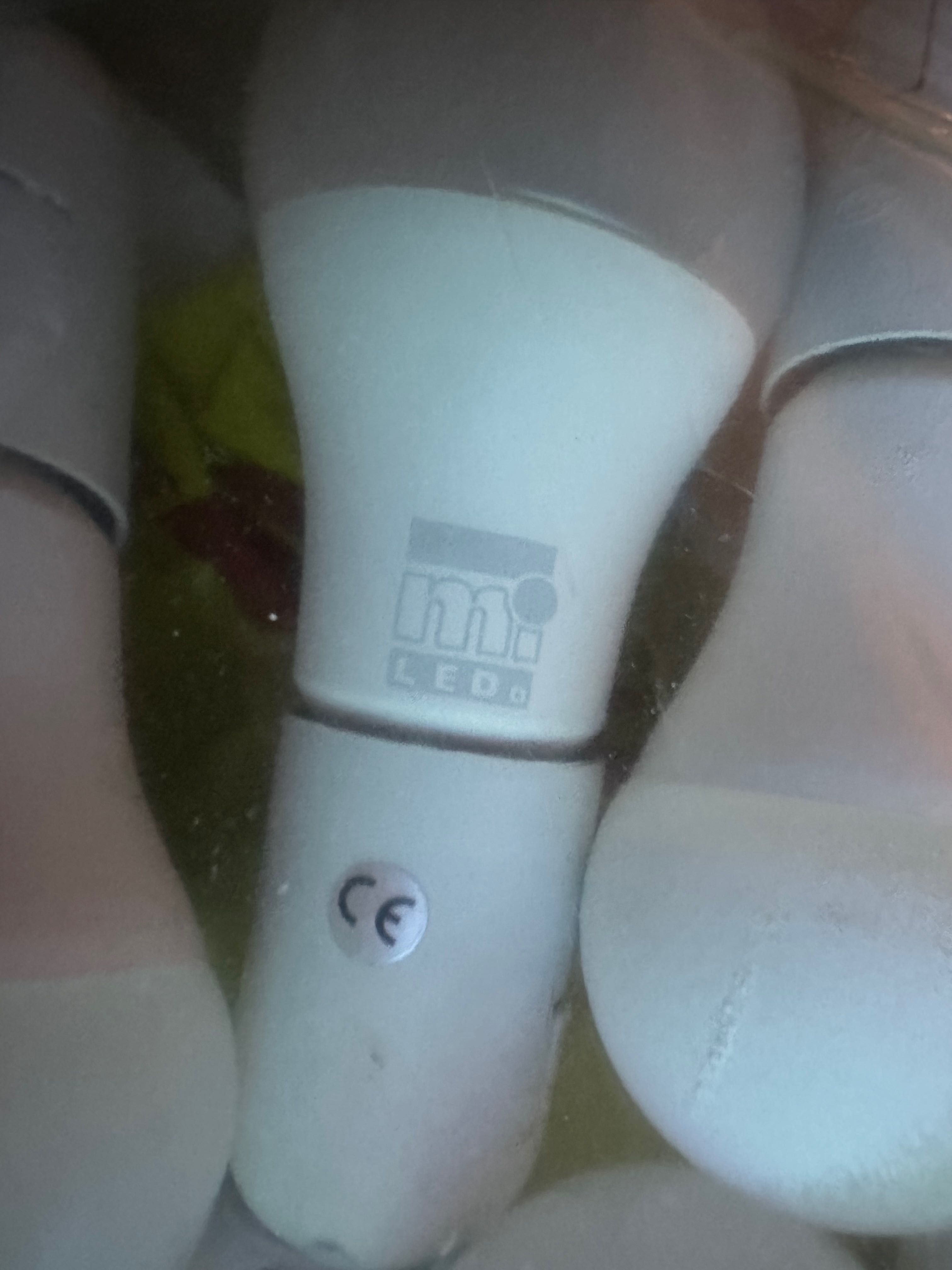 Żarówka LED E27 14W 1520lm + oprawka