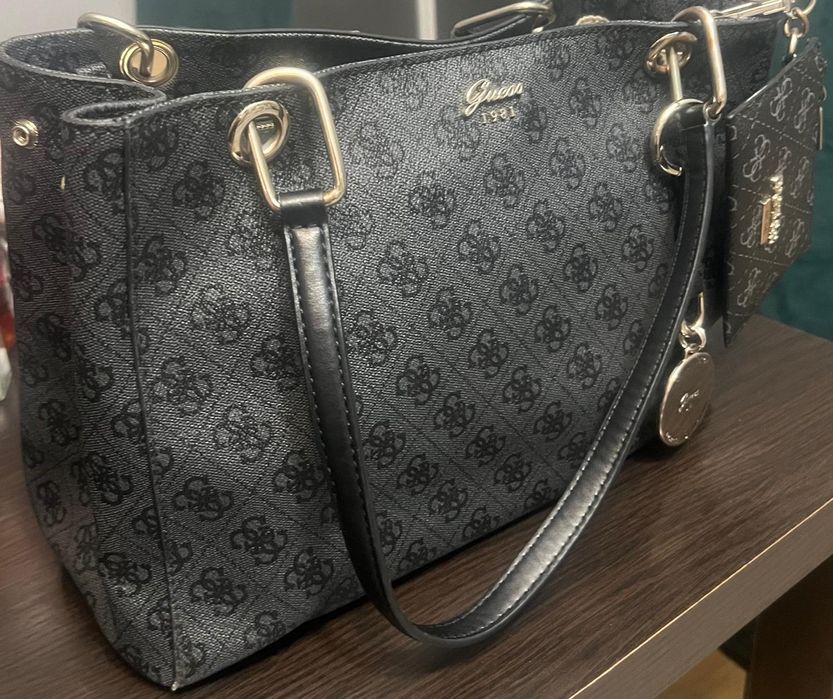 Torebka czarna guess