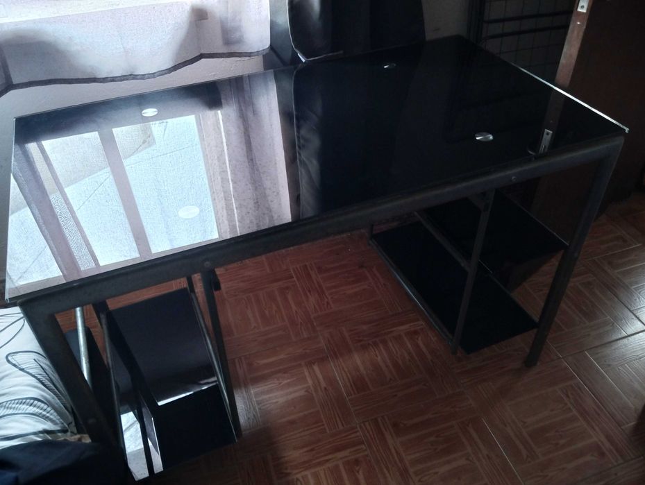 Mesa secretária em vidro