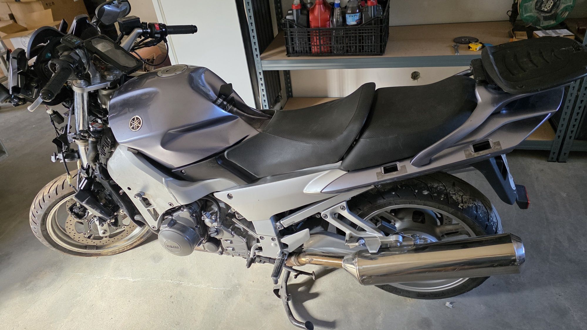 Yamaha FJR 2006 acidentada