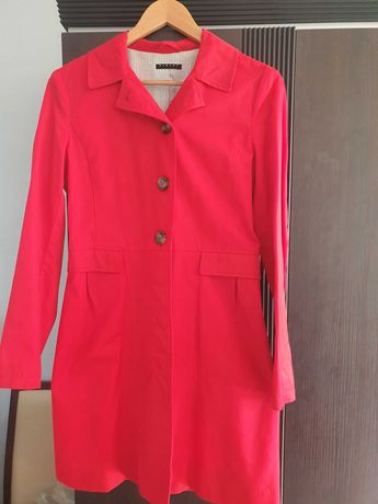 czerwony płaszcz Sisley