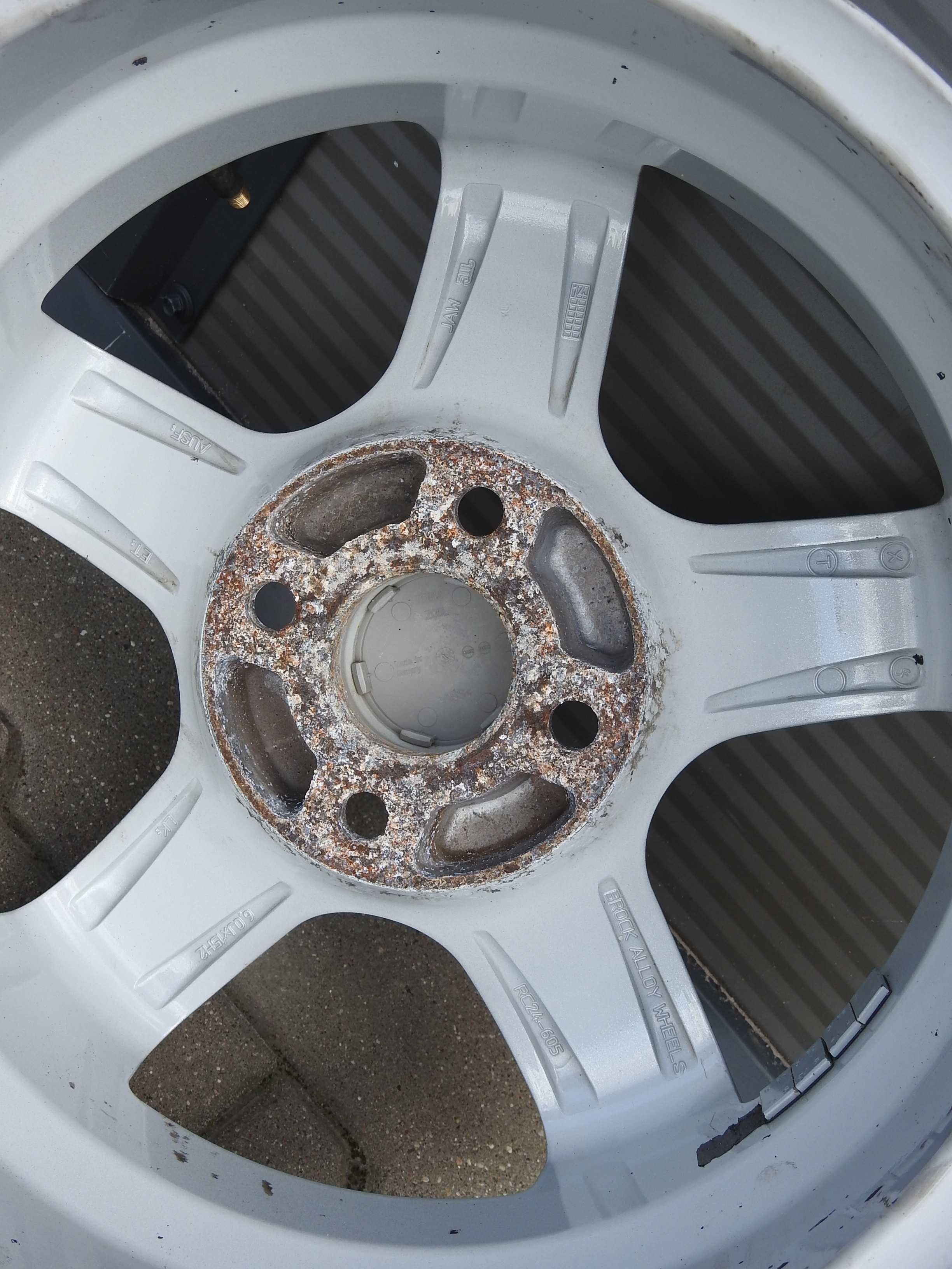 4x Alu 15'' 4x100 6J ET42 Piasta 56,1mm MITSUBISHI z czujnikami TPMS