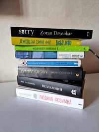 Книги в твердій обкладинці, українською та англійською