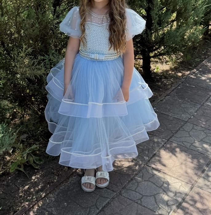 Нарядное платье на 5-6 лет