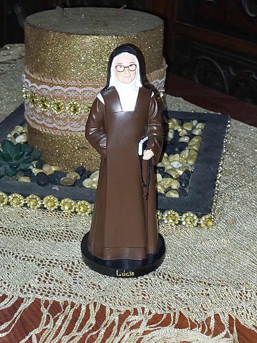 Irmã Lúcia ou Santa Lúcia 18cm nova