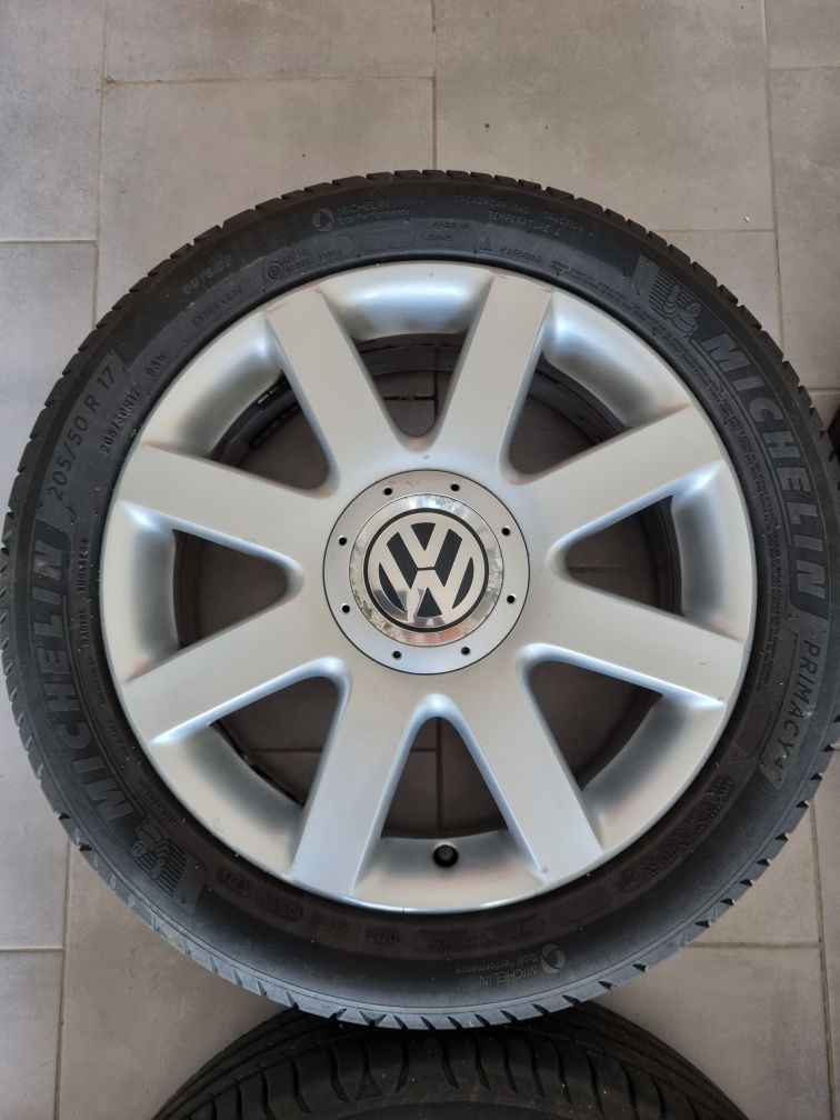 Felgi aluminiowe 17" VW z oponami MICHELIN  PRIMACY 4