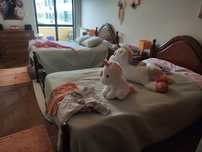 Vendo conjunto de mobília cama+estrado+colchão+duas mesas de cabeceira