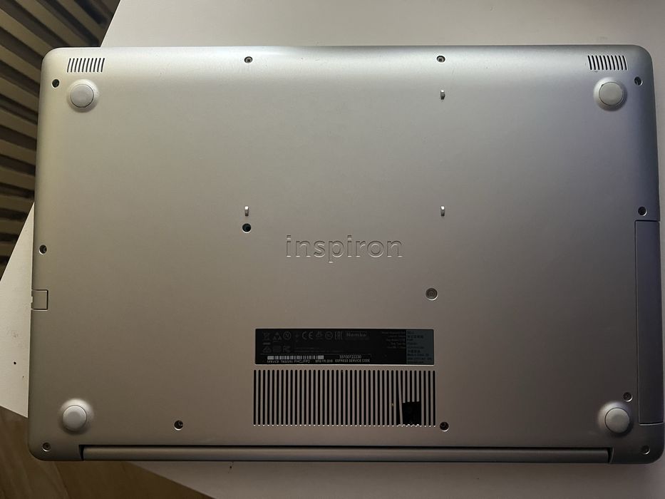 ноутбук Dell inspirion 17,3-дюймів