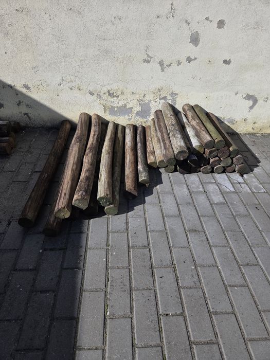 Postes de madeira tratada