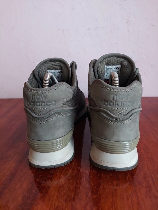 Кроссовки New Balance 574 оригінал 

Розмір по бірці:
Us 8 UK 7.5  EUR