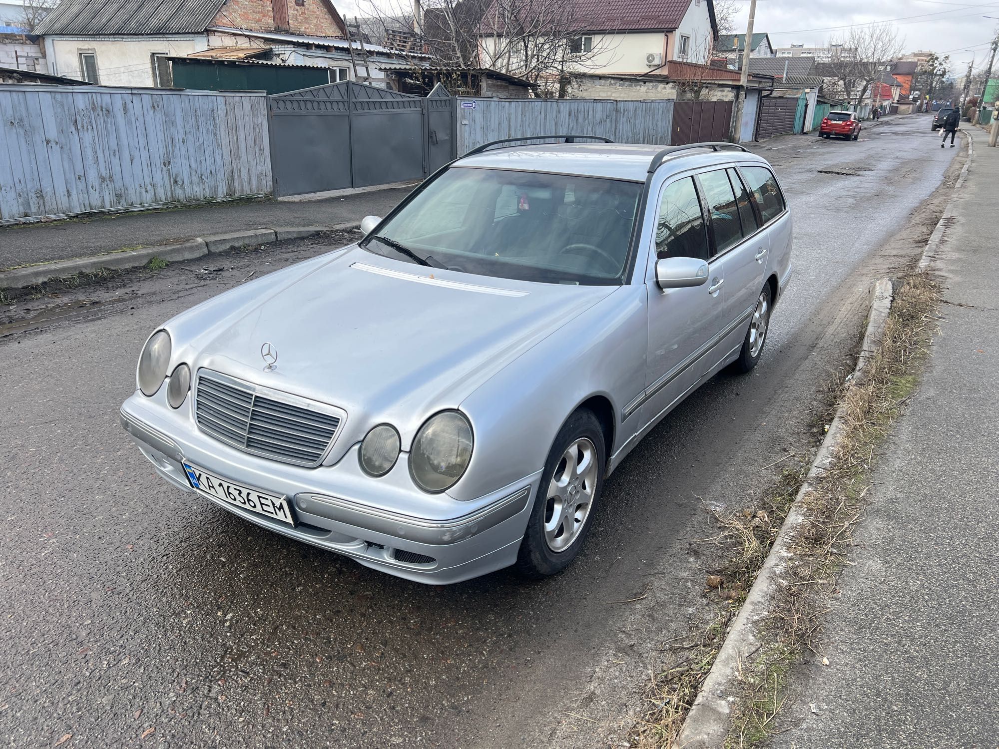 Mercedes E220 CDI 2.2 дизель автомат универсал 2002