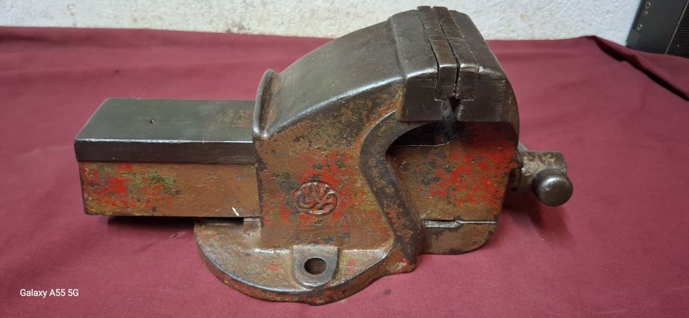 Antigo torno de bancada marca Oliva N°2