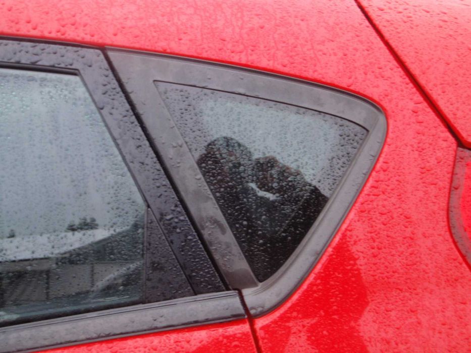 Ford Fiesta MK7 Szyba karoseryjna bez chromu lewy tył różne roczniki