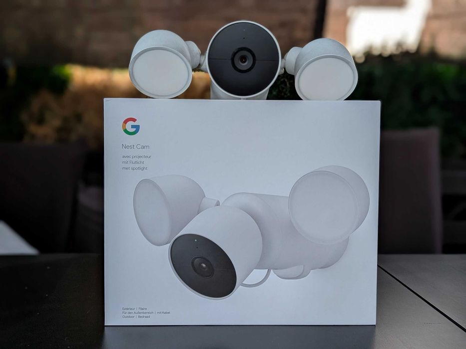Google Nest Cam Z Reflektorem Zewnętrzna