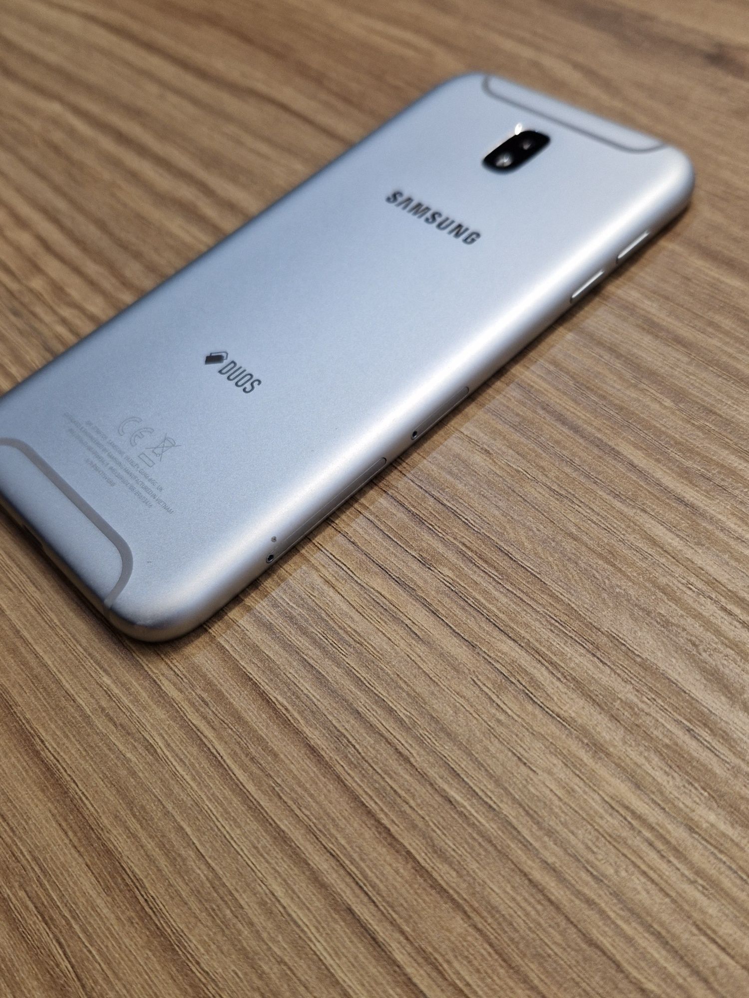 Telefon Samsung J7