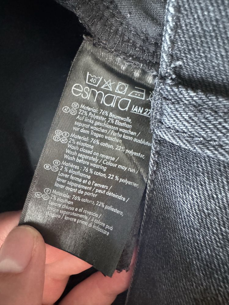 Czarne jeansy modern slim fit Esmara 36