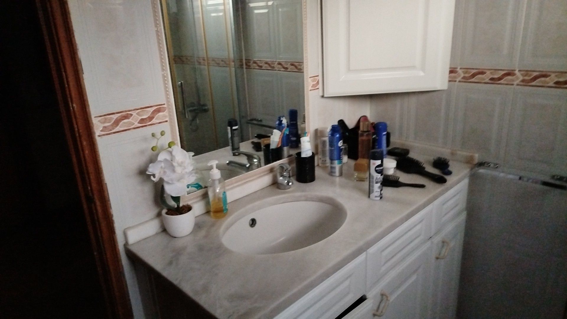 Alugo quarto a senhora solteira de meia idade