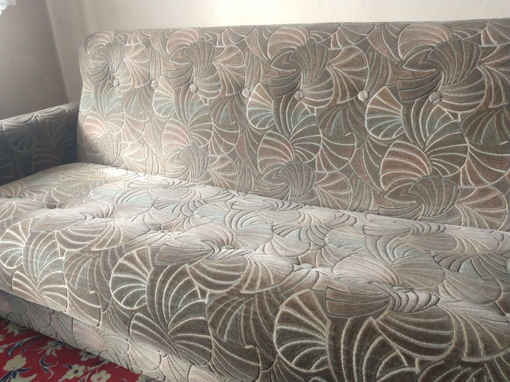 Wersalka kanapa rozkladana po renowacji z wymienioną tapicerką