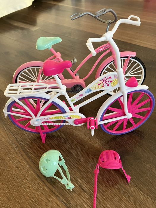 Rowery dla Barbie z kaskami