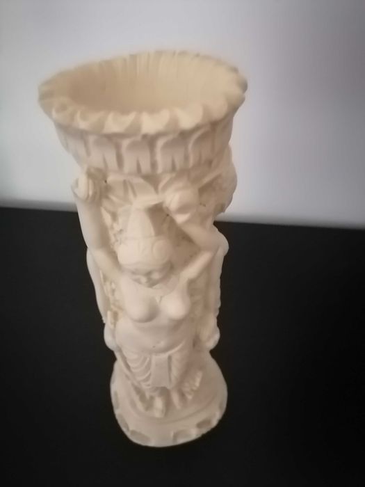 Escultura de pedra antiga