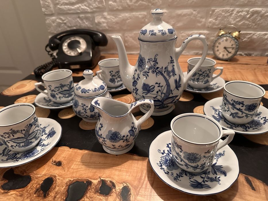 Stary serwis z fabryki porcelany książ. Doskonaly stan