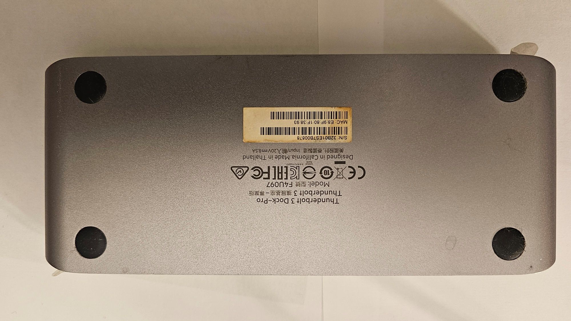 Stacja dokująca Thunderbolt 3 Dock Pro, model F4U097