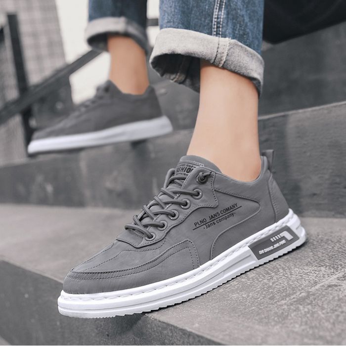 Сірі чоловічі кросівки, резинки шнурки