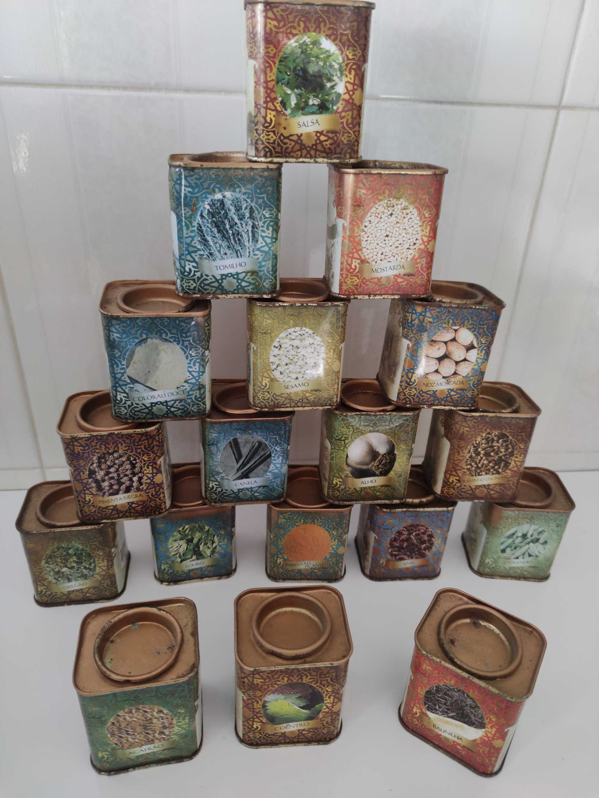 Latas de especiarias