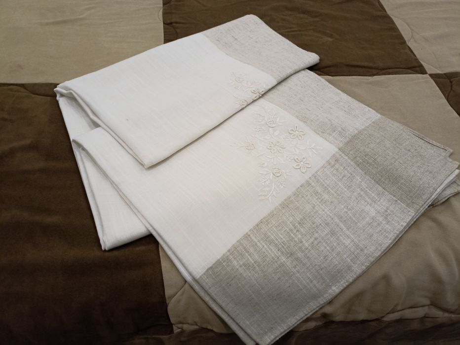 Toalha em linho bordado