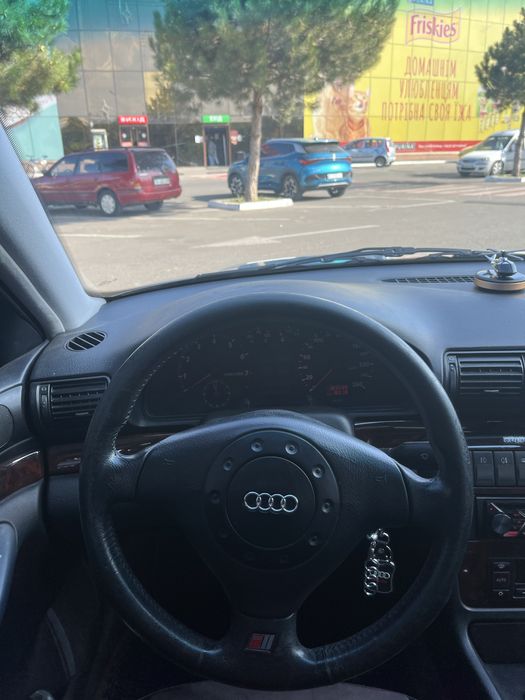 Audi A4 B5 1.8 бензин