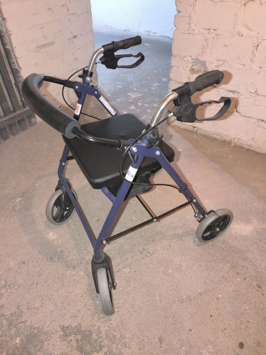 Balkonik dla osoby starszej.