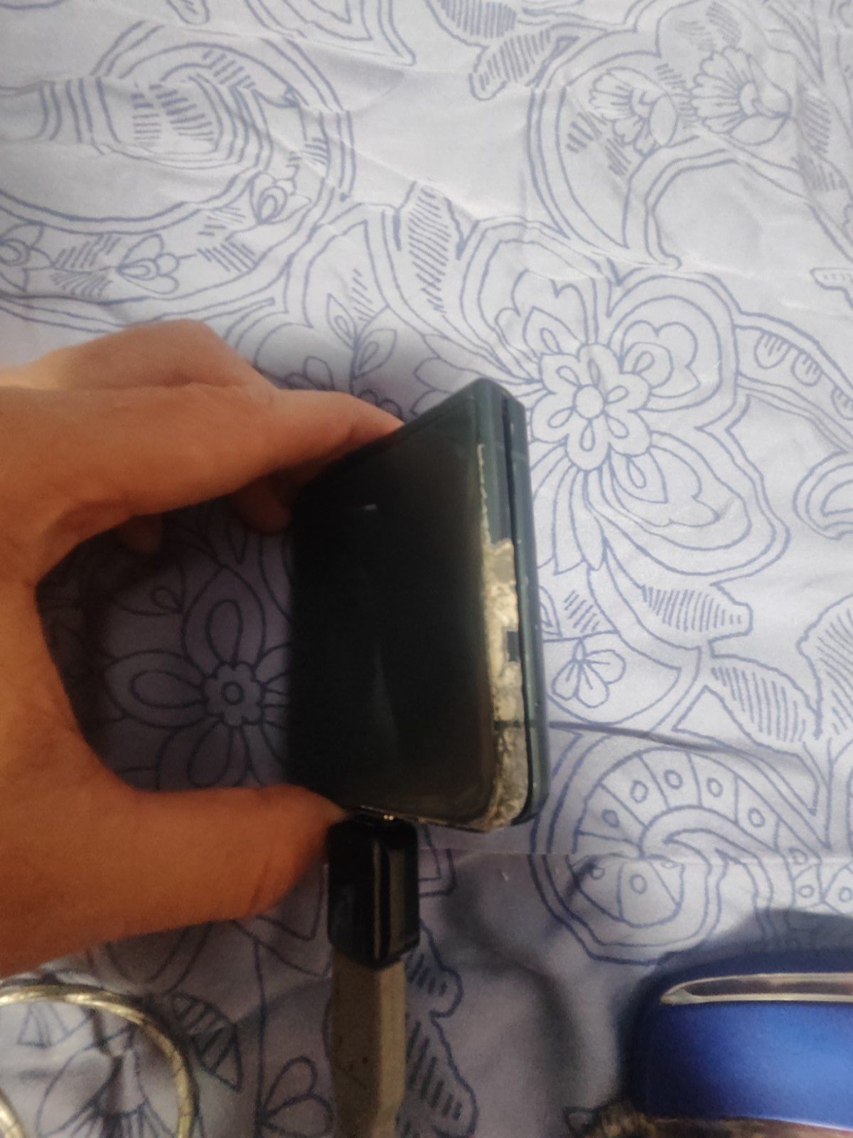 Samsung Galaxy Flip 3 F711 битий