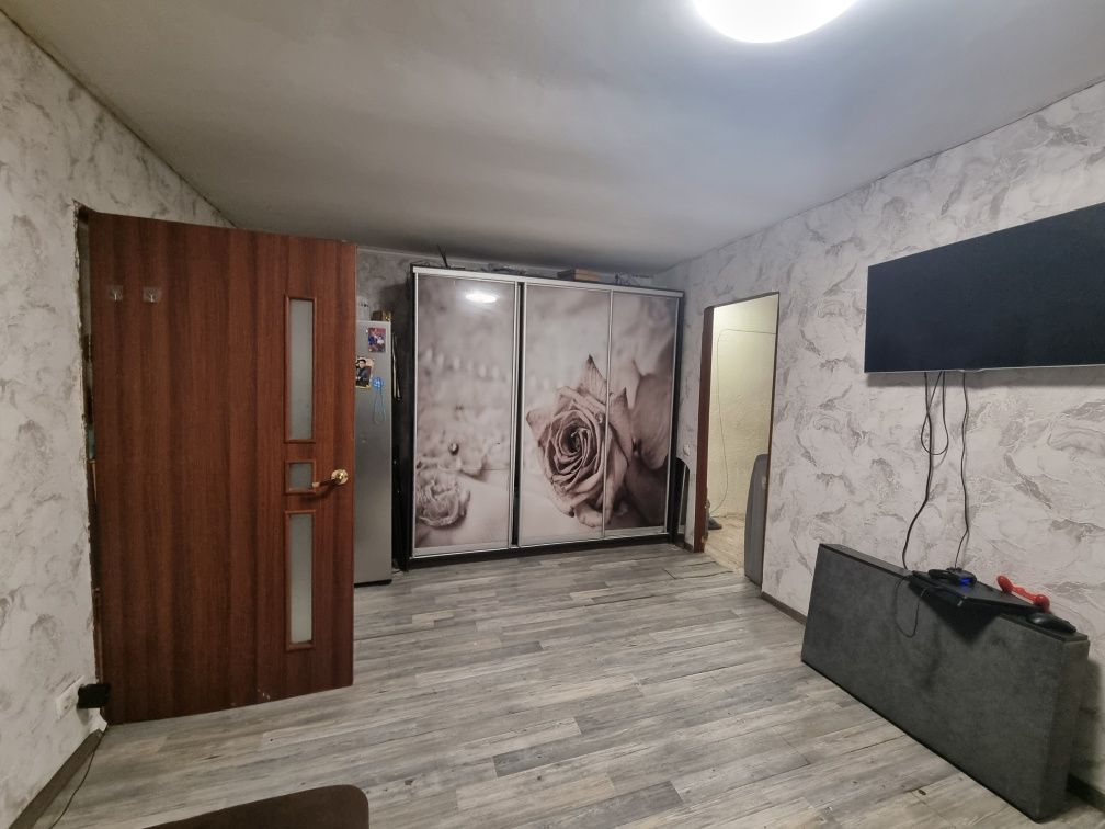 Кутова 2 кімнатна квартира 1 поверх - під комерцію або оренду