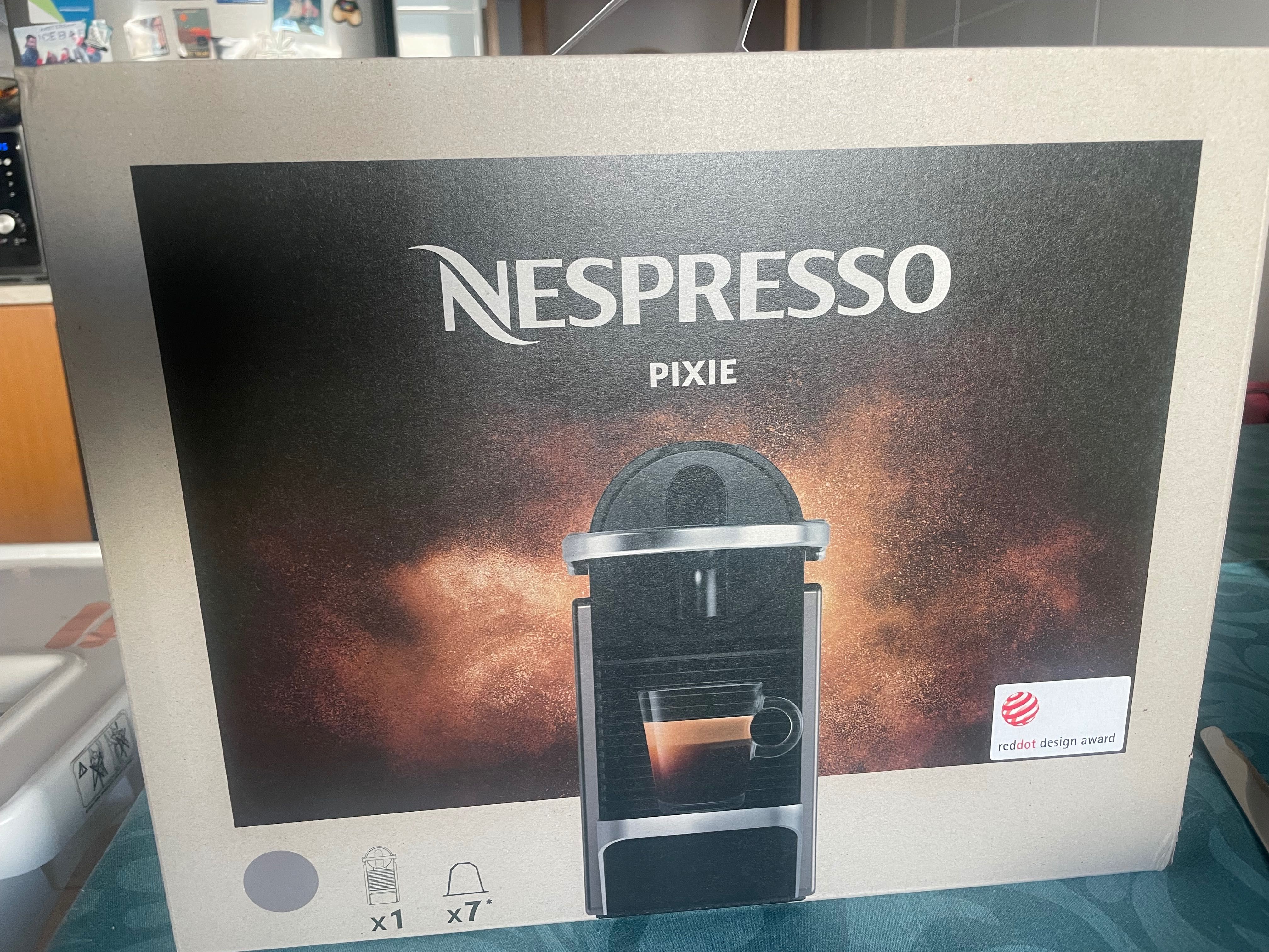 Nespresso Pixie, nova, dentro da caixa