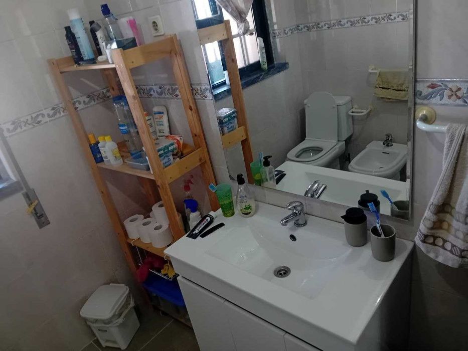 Tenho quartos para alugar em moradia Rua do Mar N 8 Almada, Caparica