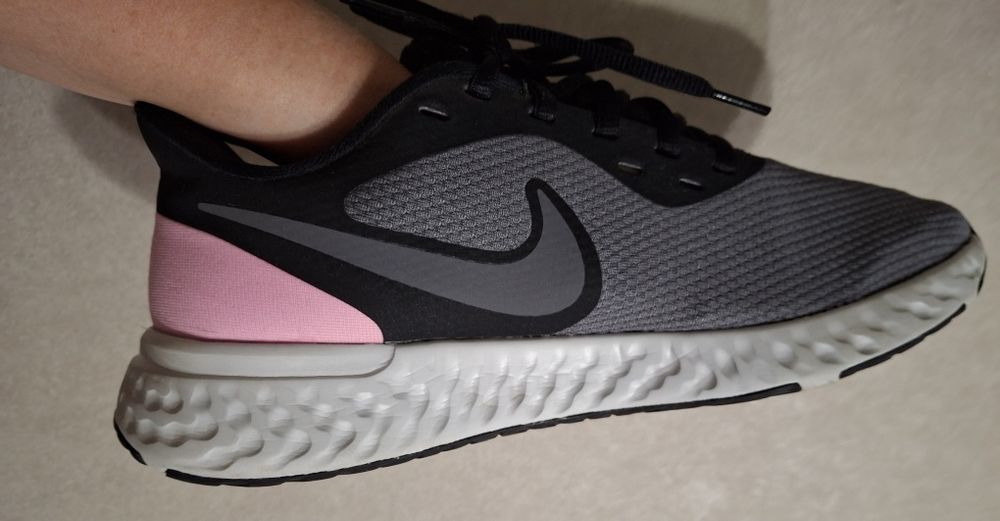 Кросівки жіночі від NIKE