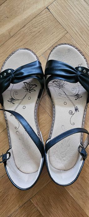 Sandały dziewczęce czarne r. 35 (22,5 cm)