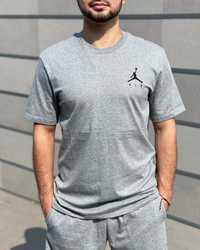 Чоловіча футболка Jordan сірого кольору
