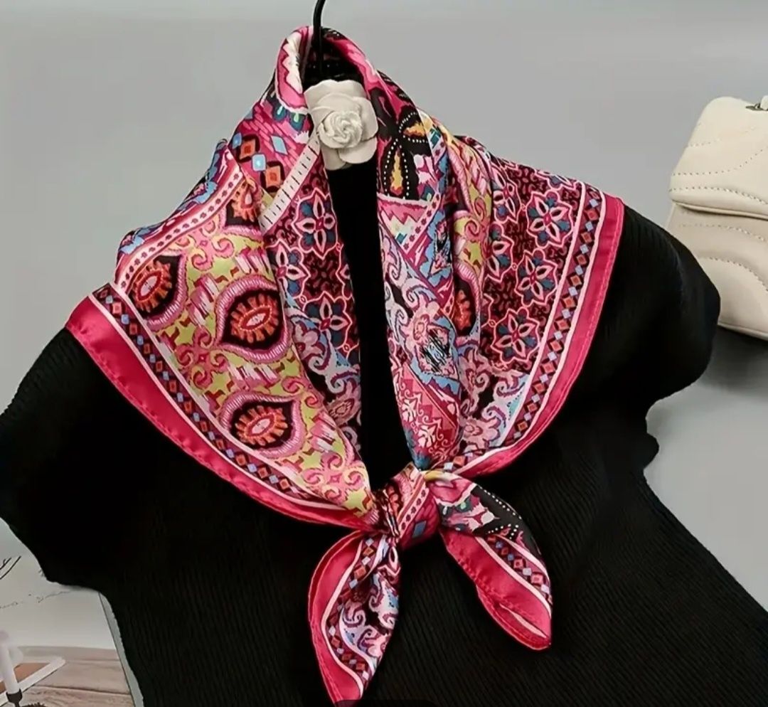 Piękna nowa chustka-apaszka śliczna fuksja w stylu boho 70/70 cm